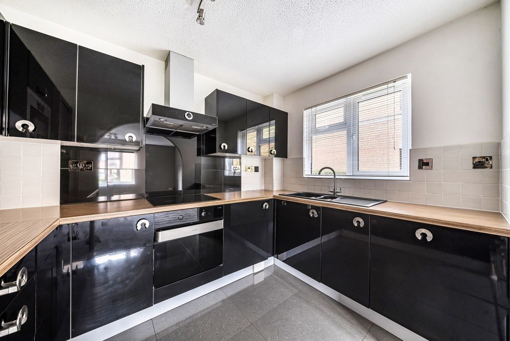 Property photo 3 of 21 1361456-6-68De975...