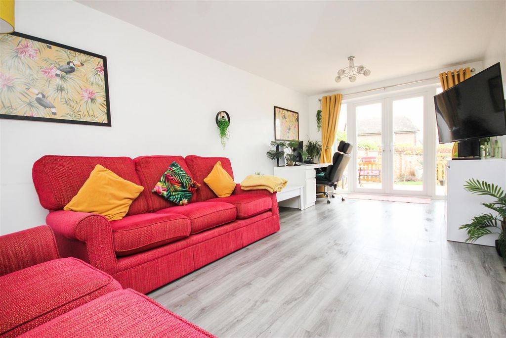 Property photo 2 of 18 Lounge 1.Jpg