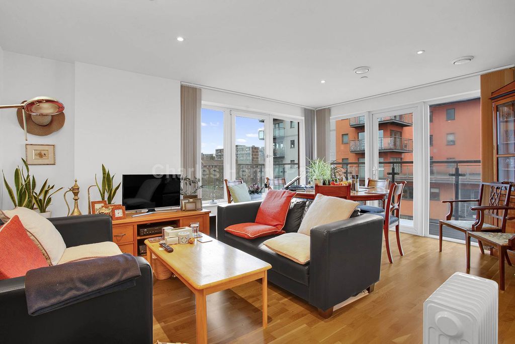 Property photo 2 of 11