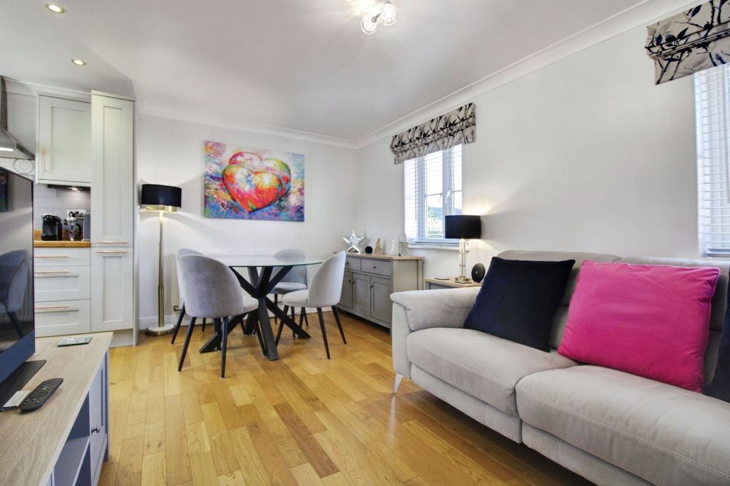 Property photo 2 of 11