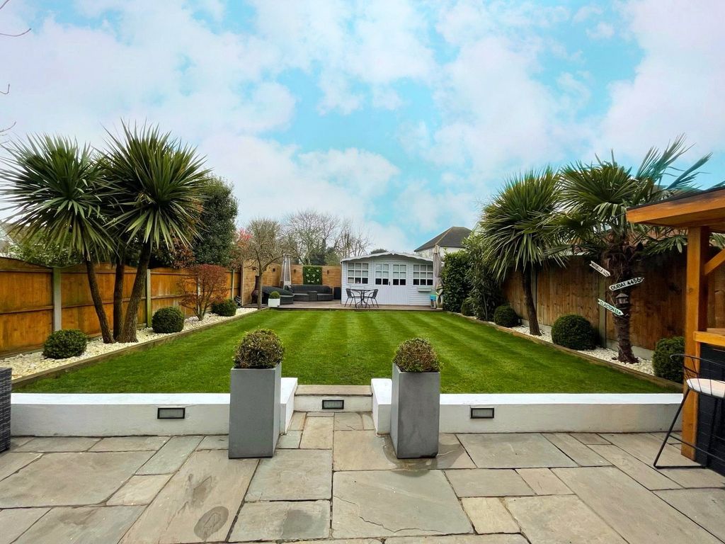 Property photo 2 of 27 Picture No. 23