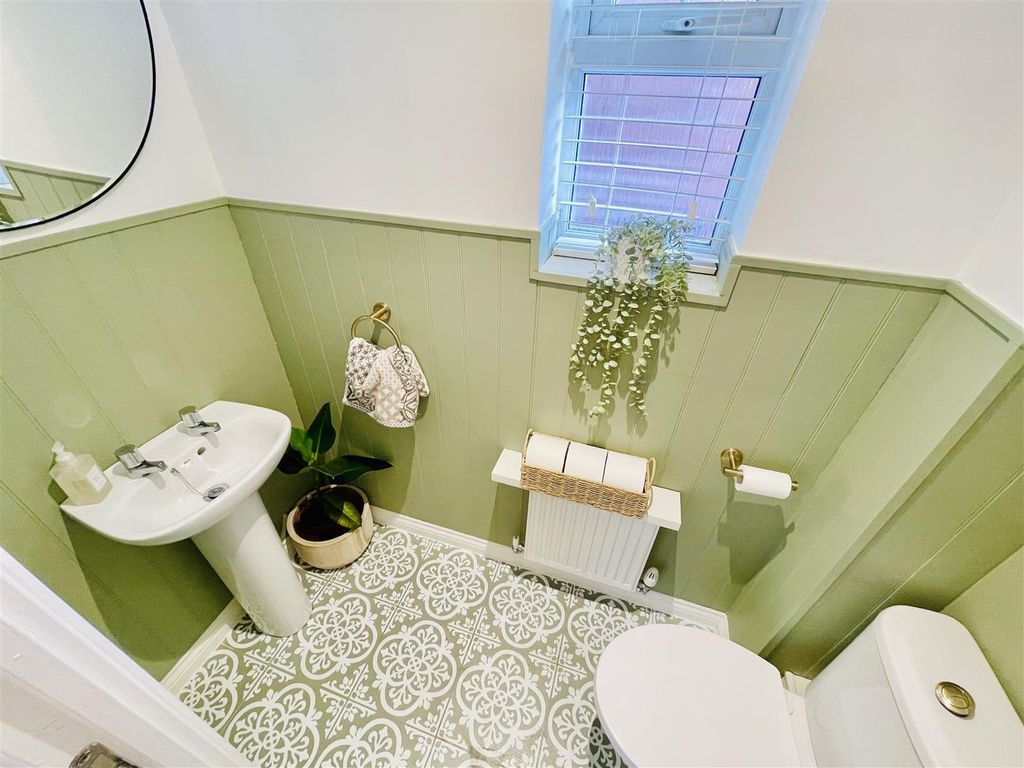 Property photo 3 of 14 WC