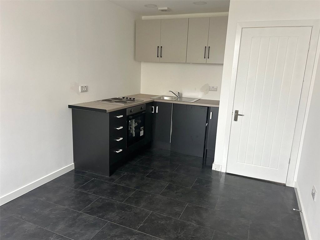 Property photo 2 of 7 Kitchen/ Lounge