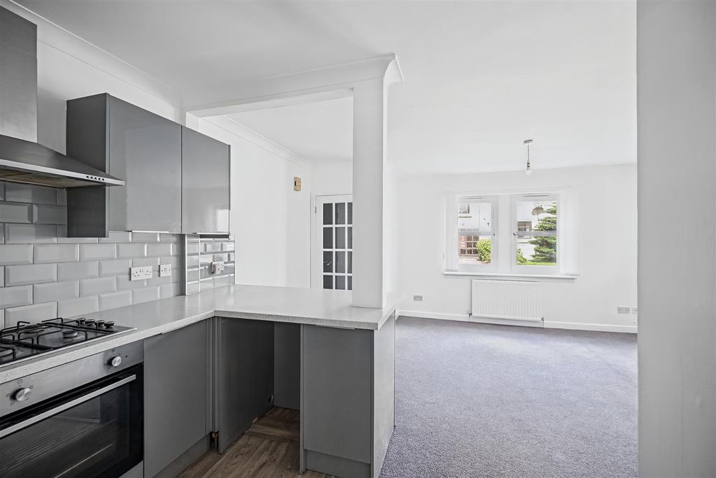 Property photo 2 of 13 Commercial Road-11.Jpg