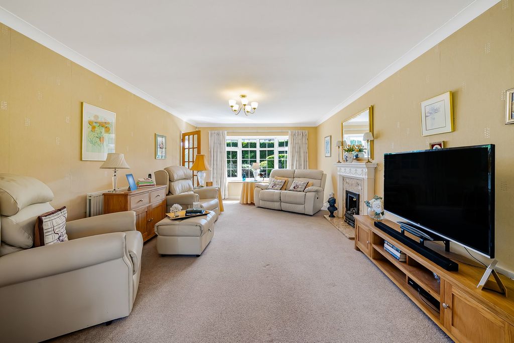 Property photo 2 of 37