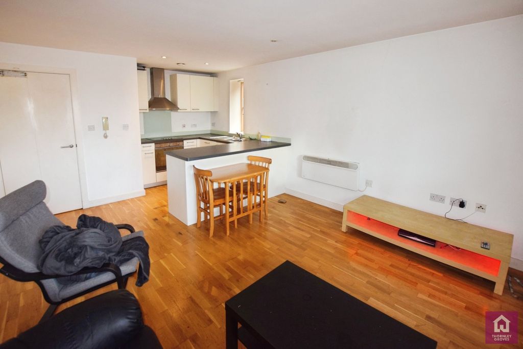 Property photo 2 of 11 Picture No. 23