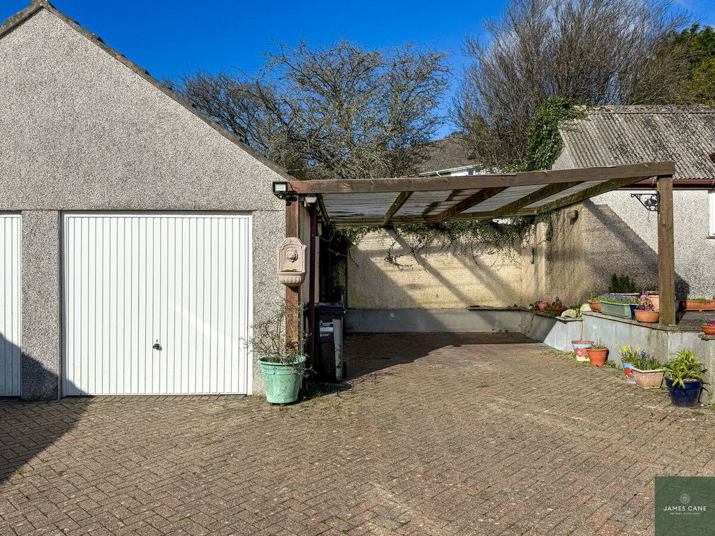 Property photo 3 of 21