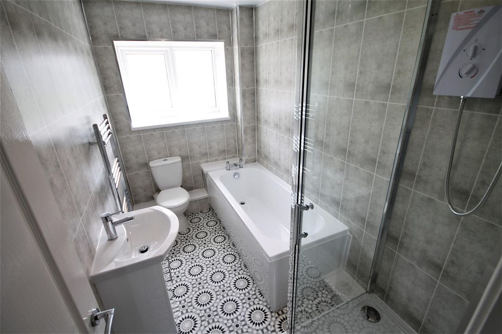 Property photo 3 of 7 Bathroom/WC