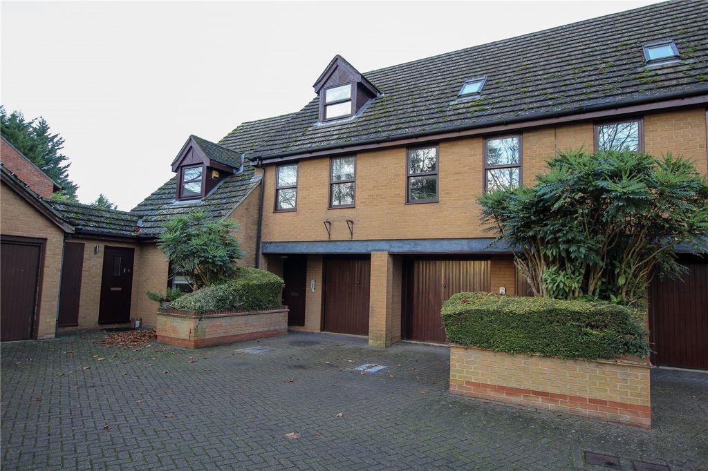 Property photo 2 of 14 Front Aspect.