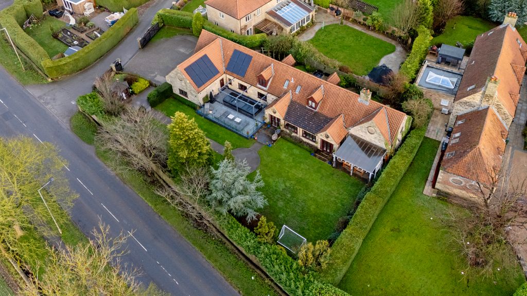 Property photo 2 of 70 Dji_20251212154633_0148_D