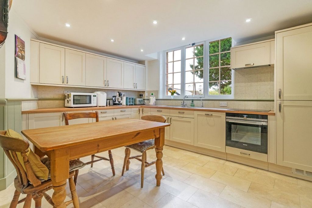 Property photo 3 of 19 Kitchen/Breakfast Rm