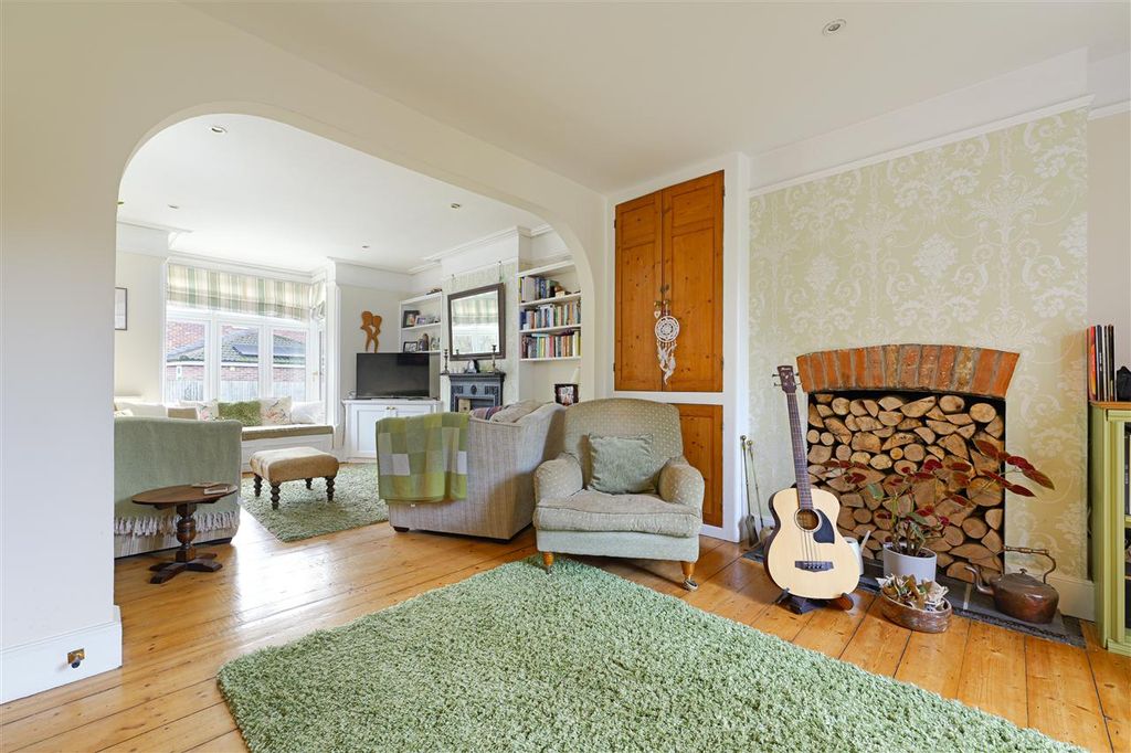 Property photo 3 of 33