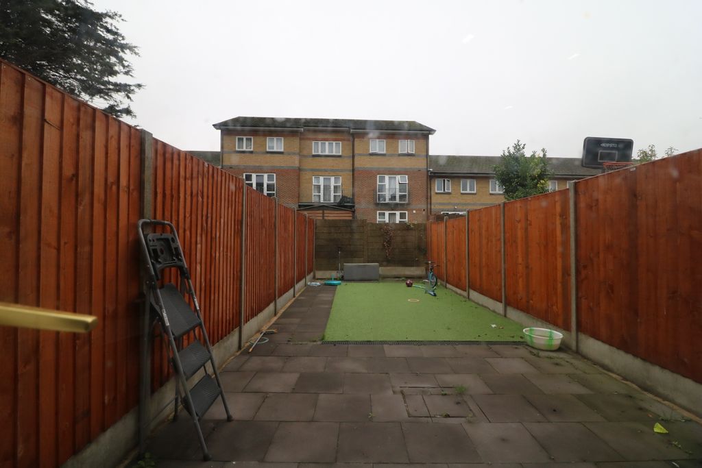 Property photo 3 of 6