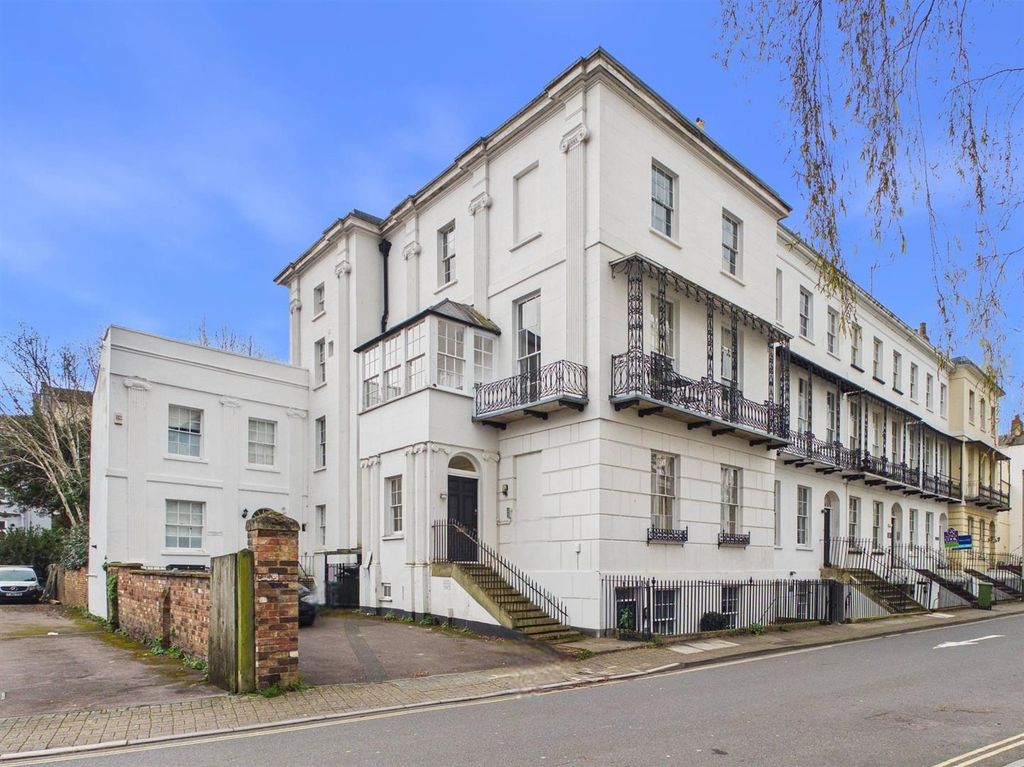 Property photo 1 of 14 1-Bed-Central-Cheltenham19.Jpg