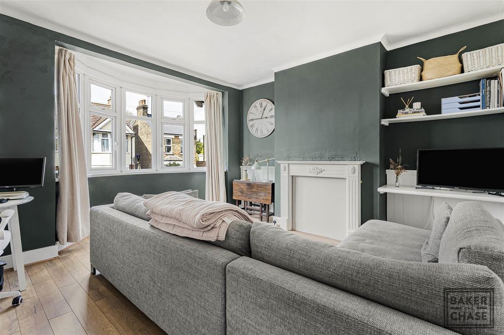 Property photo 2 of 13 Lounge