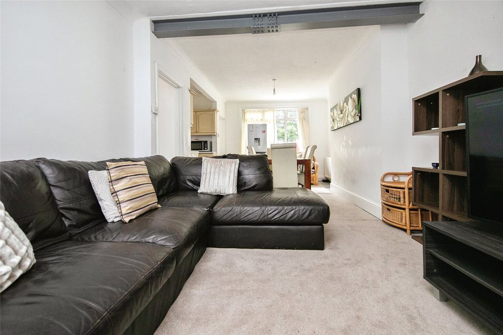 Property photo 3 of 18 Lounge