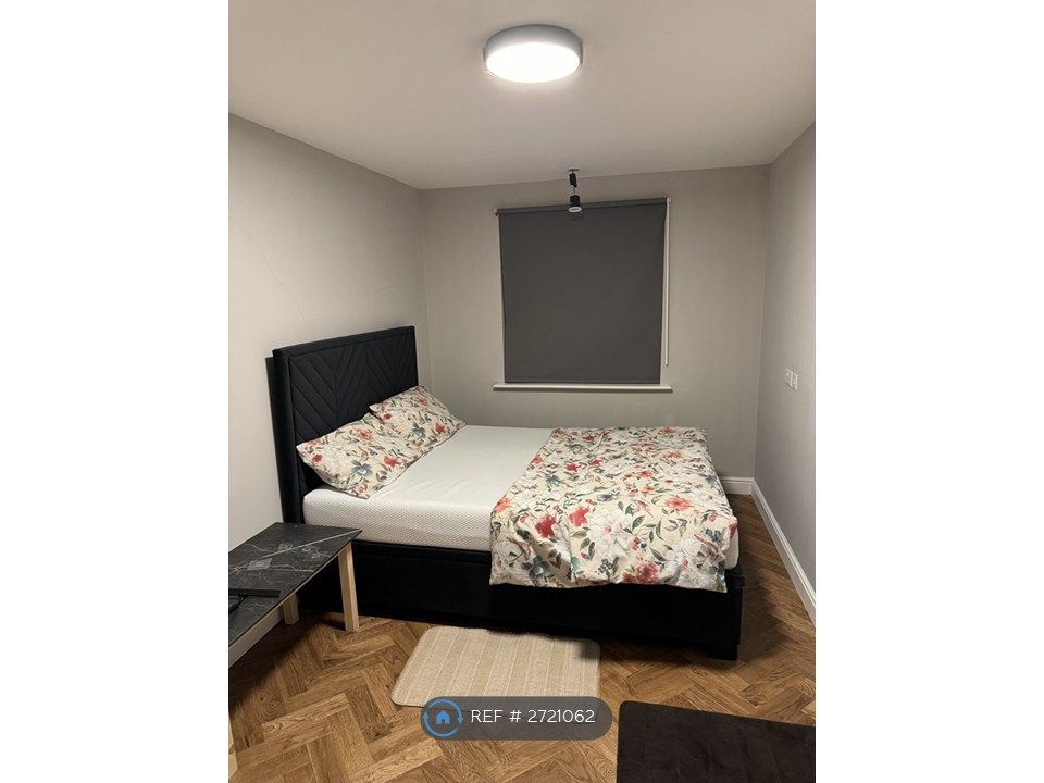 Property photo 3 of 11 Master Bedroom