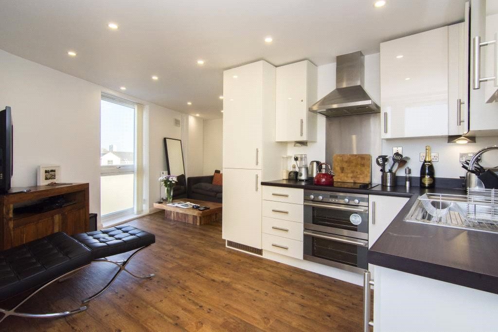 Property photo 1 of 11 Kitchen/Reception