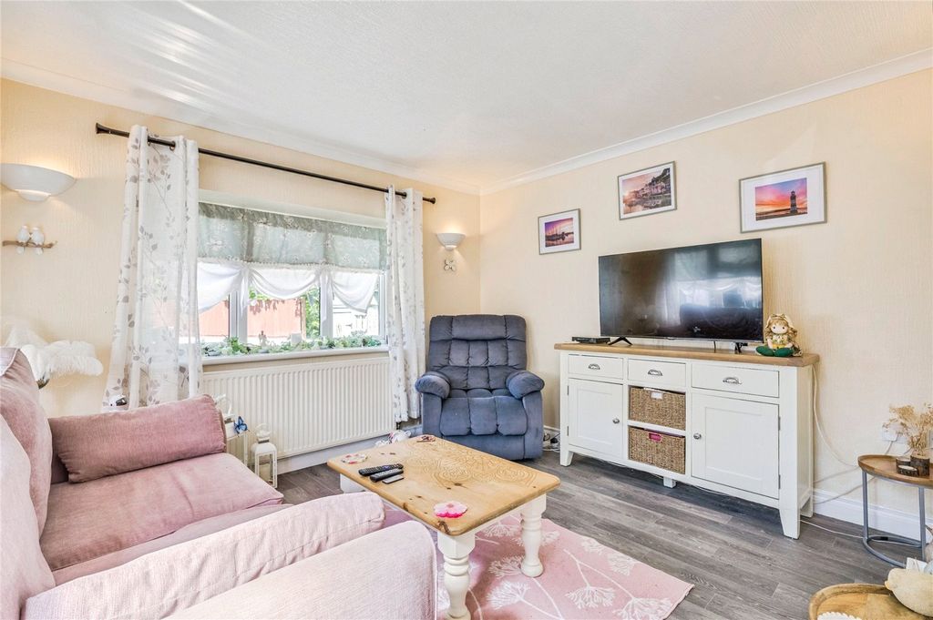 Property photo 2 of 19 Picture No. 11