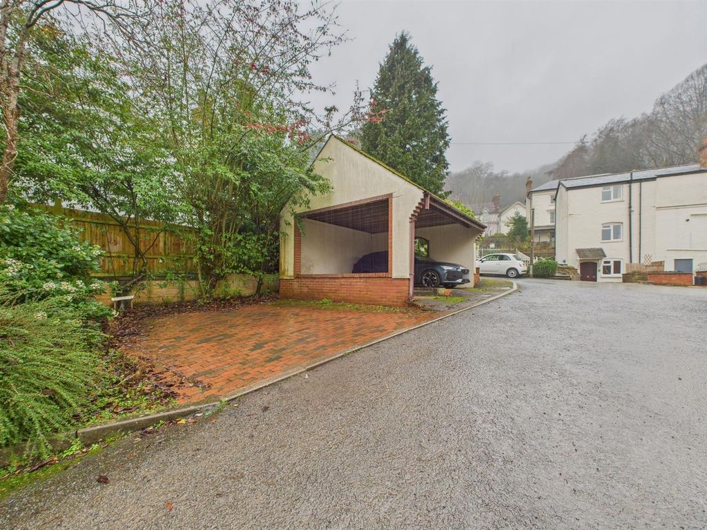 Property photo 3 of 17 Parking.Jpg