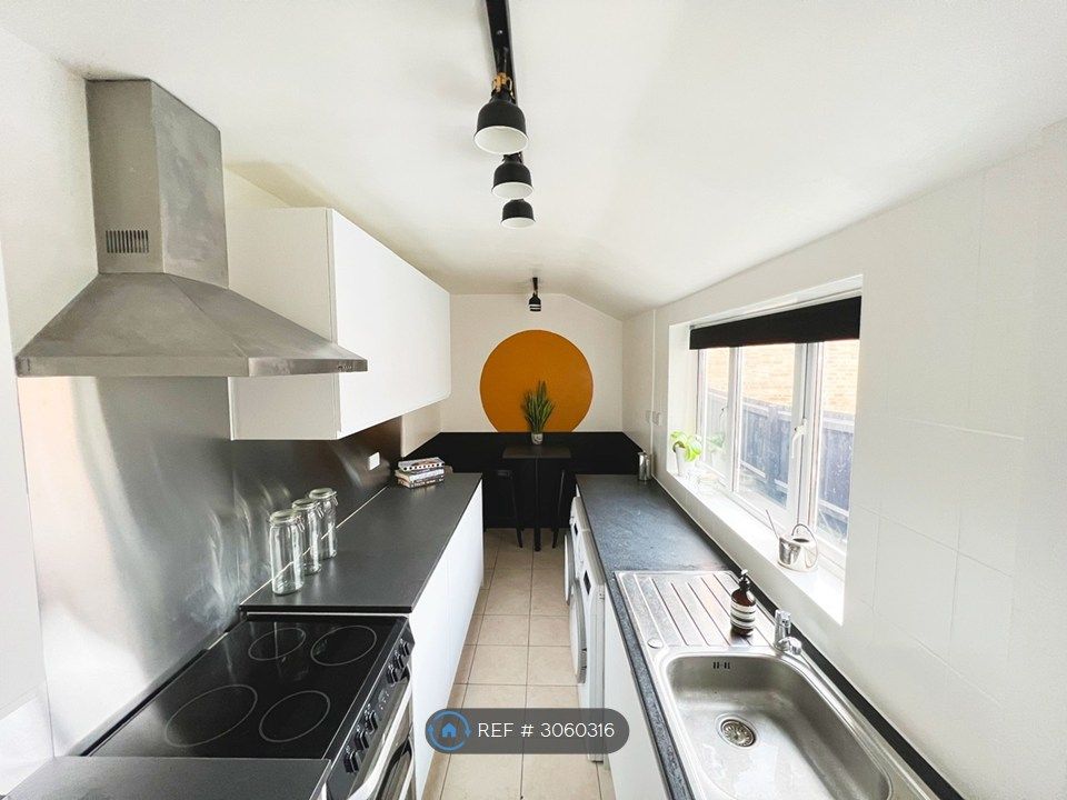 Property photo 3 of 14 116 Bunbury Street Kitchen