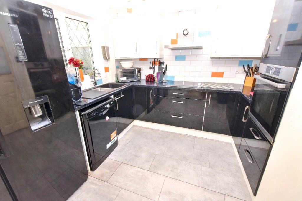 Property photo 3 of 13 Kitchen