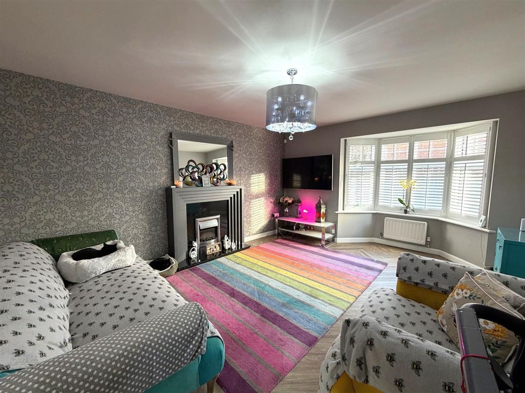 Property photo 2 of 32 B.Jpeg