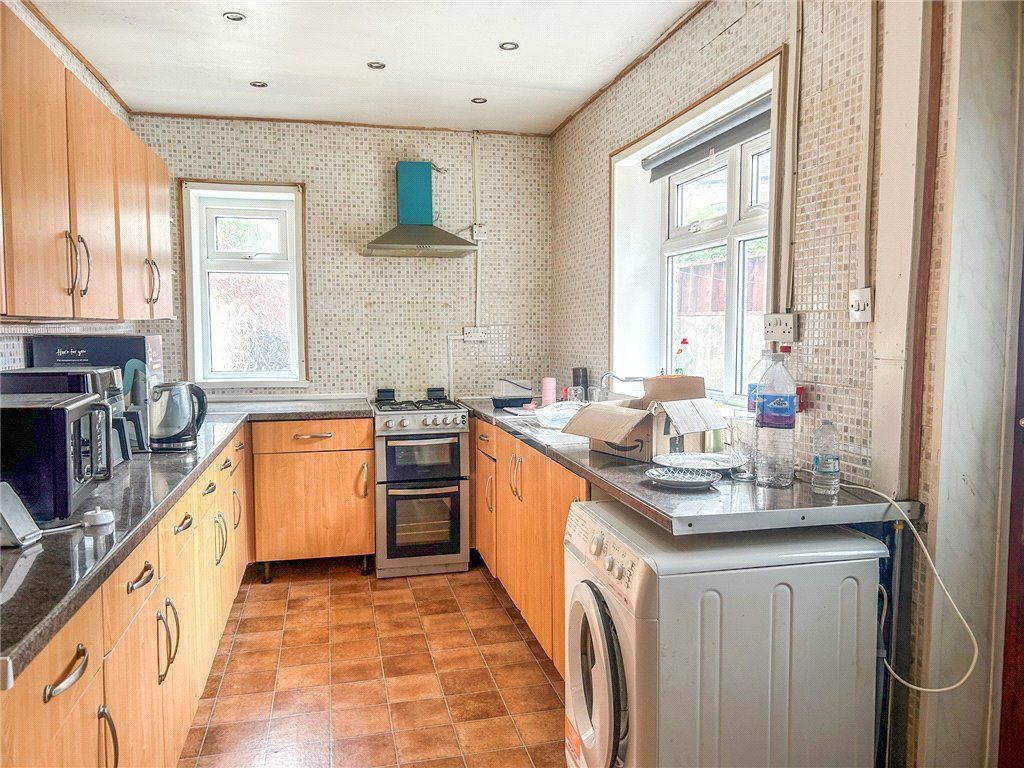 Property photo 2 of 10 Kitchen