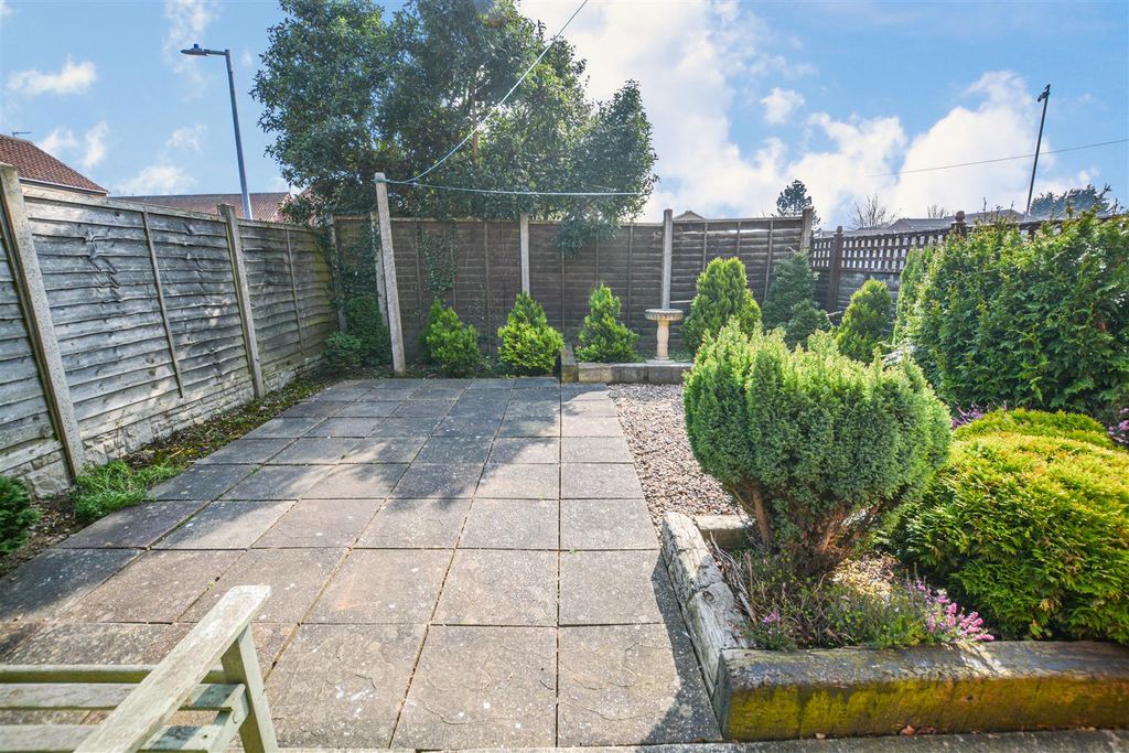 Property photo 2 of 9 Garden