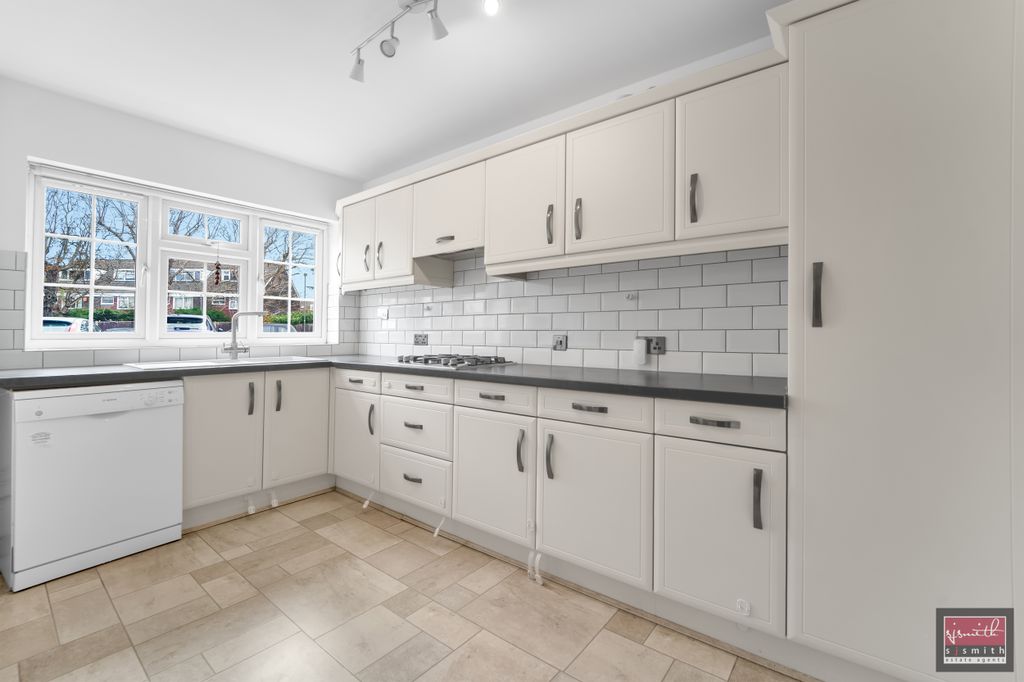 Property photo 2 of 16 Dsc00432