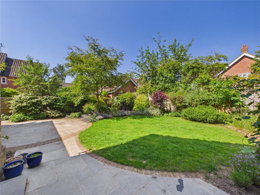 Property photo 2 of 19 Picture No. 24