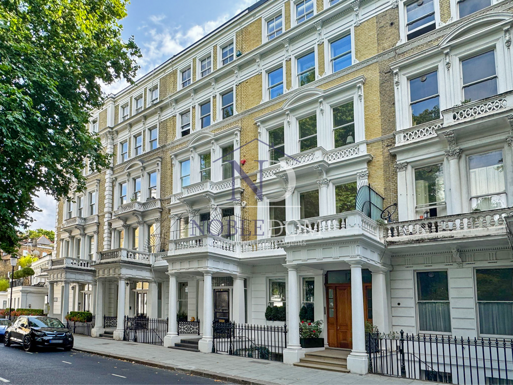 Property photo 1 of 8 One-Bedroom Apartment  In Courtfield Gardens, Sw5