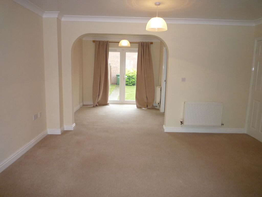 Property photo 3 of 7 Living Room