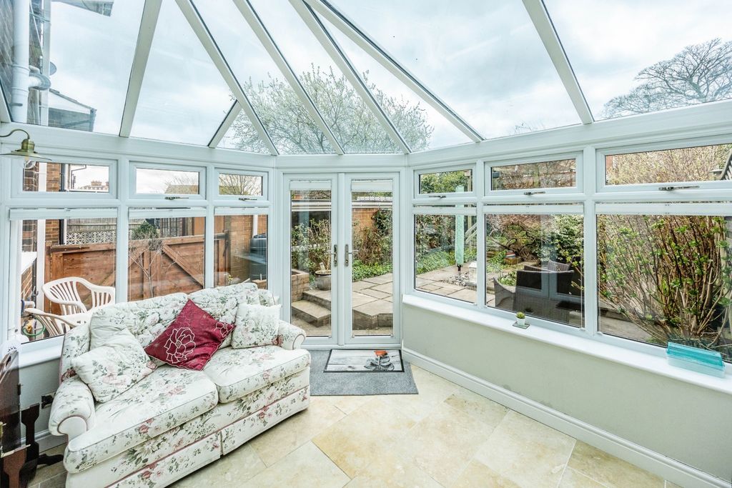 Property photo 3 of 20 Conservatory