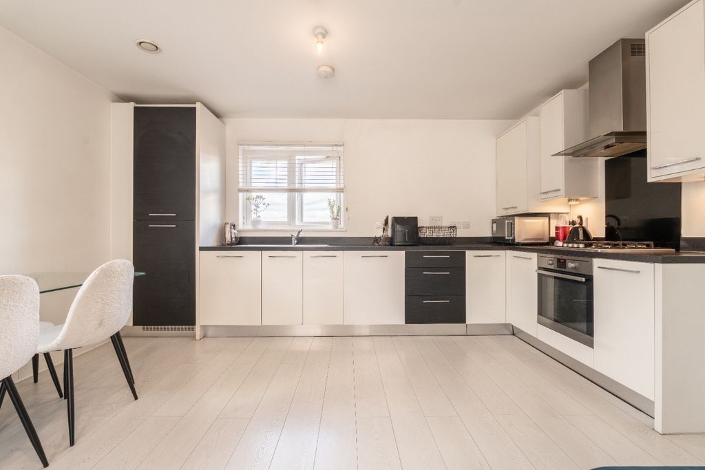 Property photo 2 of 16 4223032