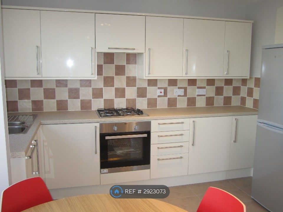 Property photo 3 of 20 Kitchen