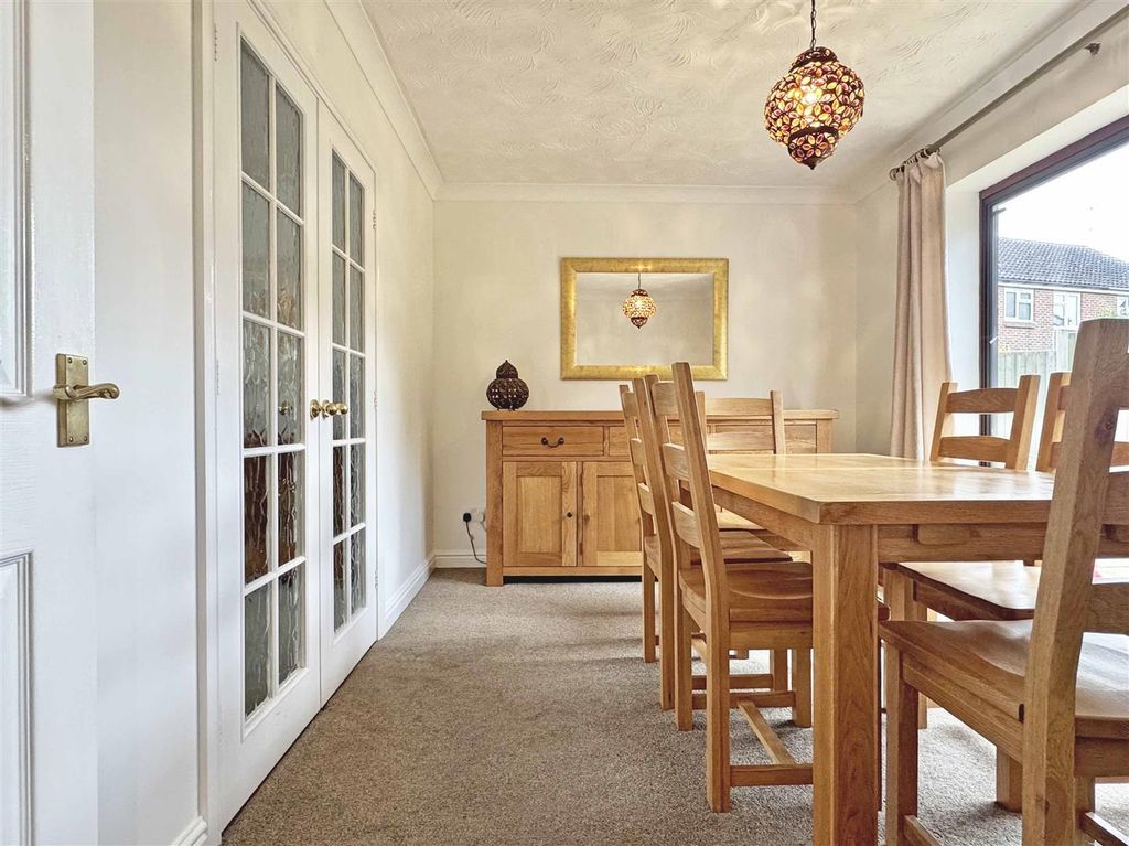 Property photo 3 of 22 Dining Room.Jpg