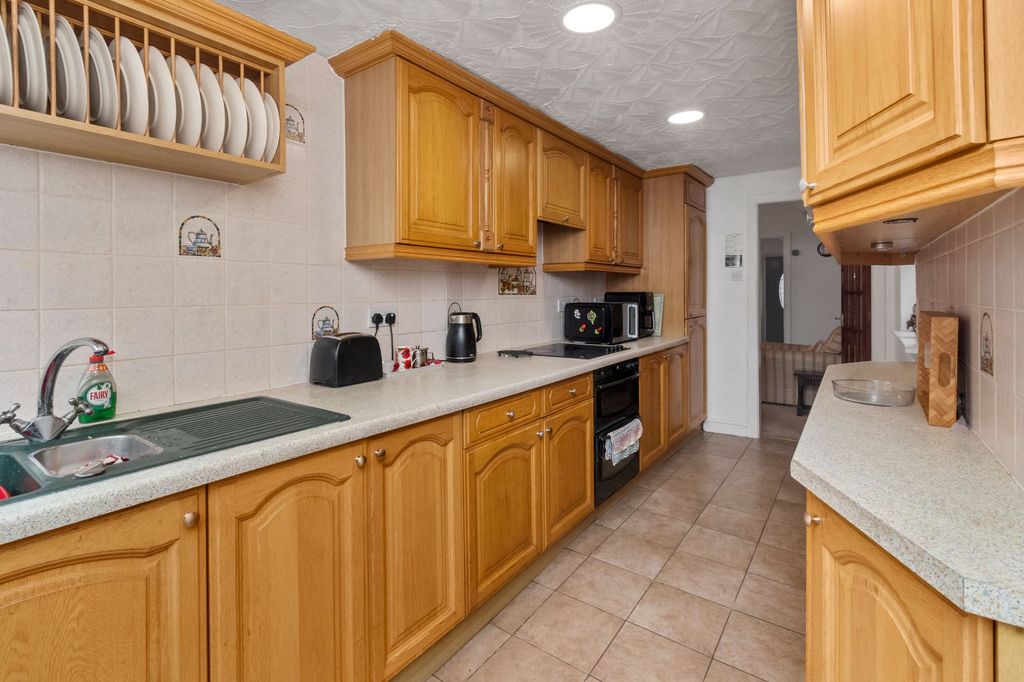 Property photo 2 of 23