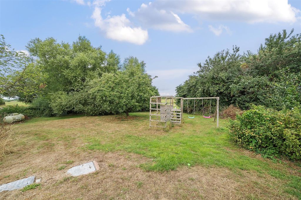 Property photo 2 of 18 Garden