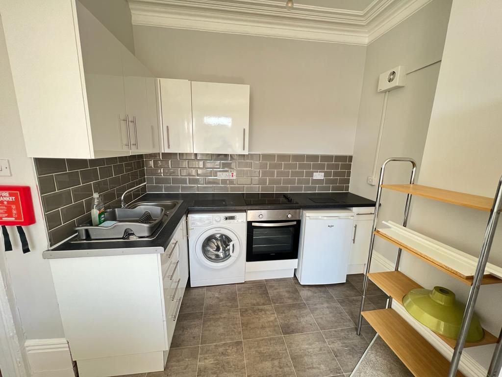 Property photo 2 of 11 Room 6.Jpeg