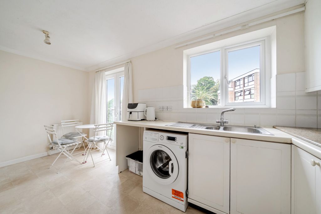 Property photo 3 of 17 1508588-6-1A0143F...