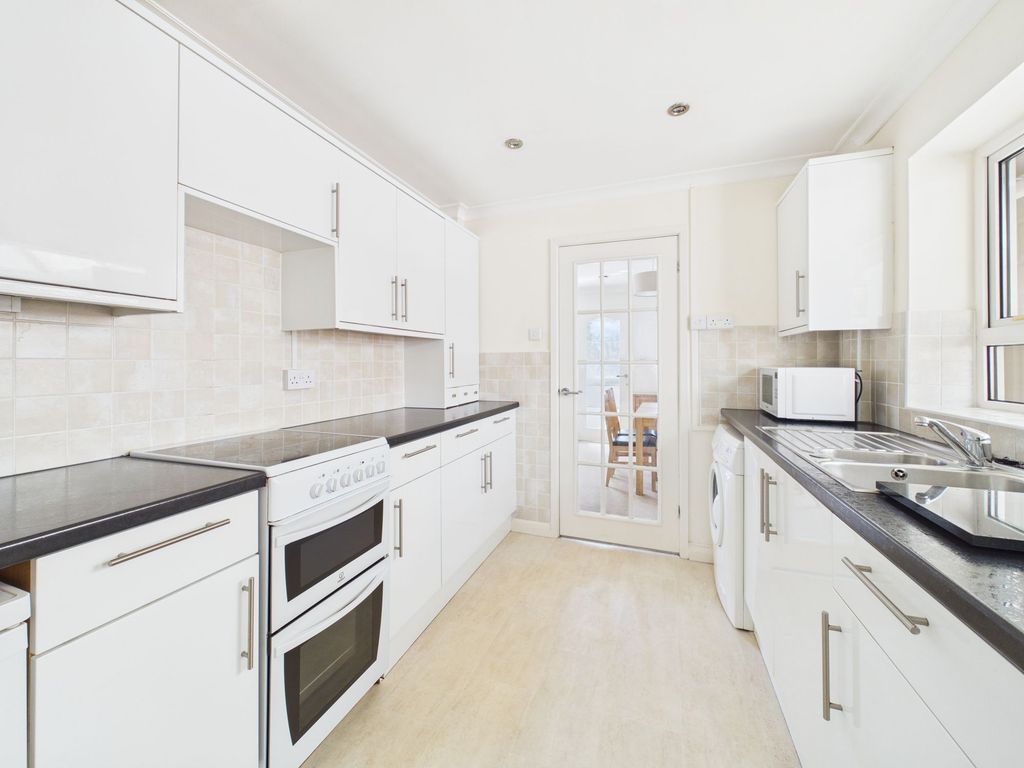 Property photo 3 of 19 Kitchen