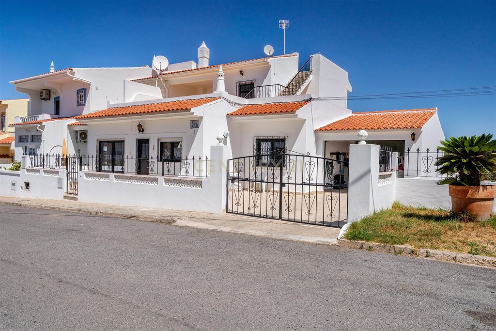Property photo 1 of 38 4-Bedroom House With Pool And Independent Apartment In Ferragudo