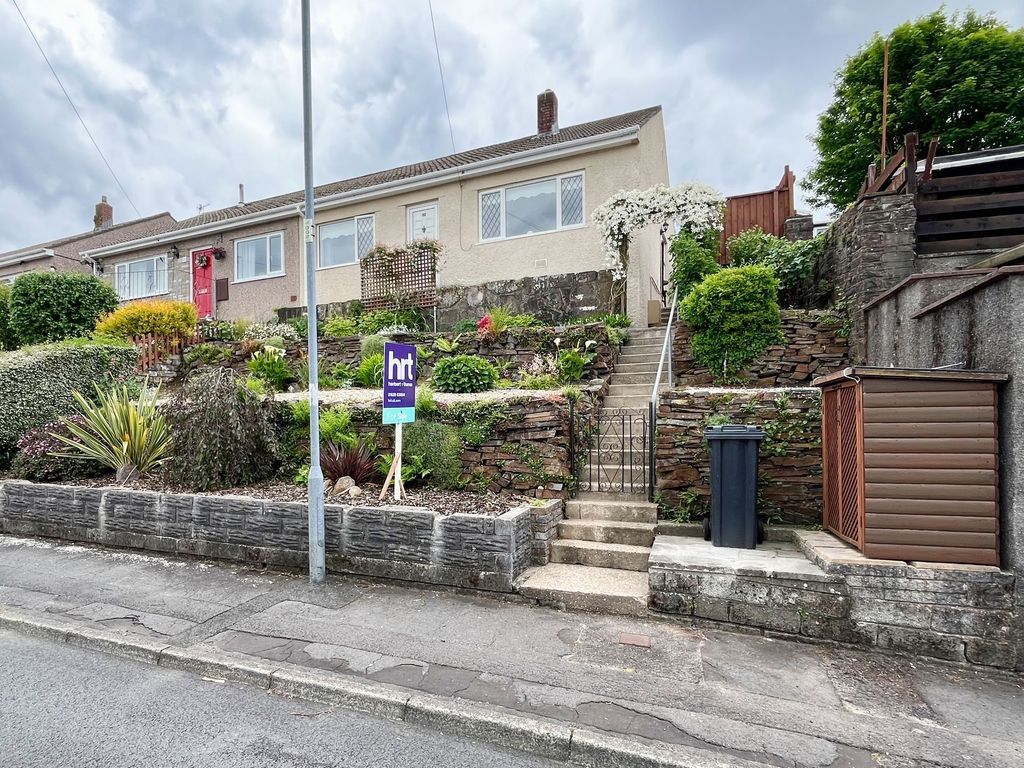 Property photo 1 of 33