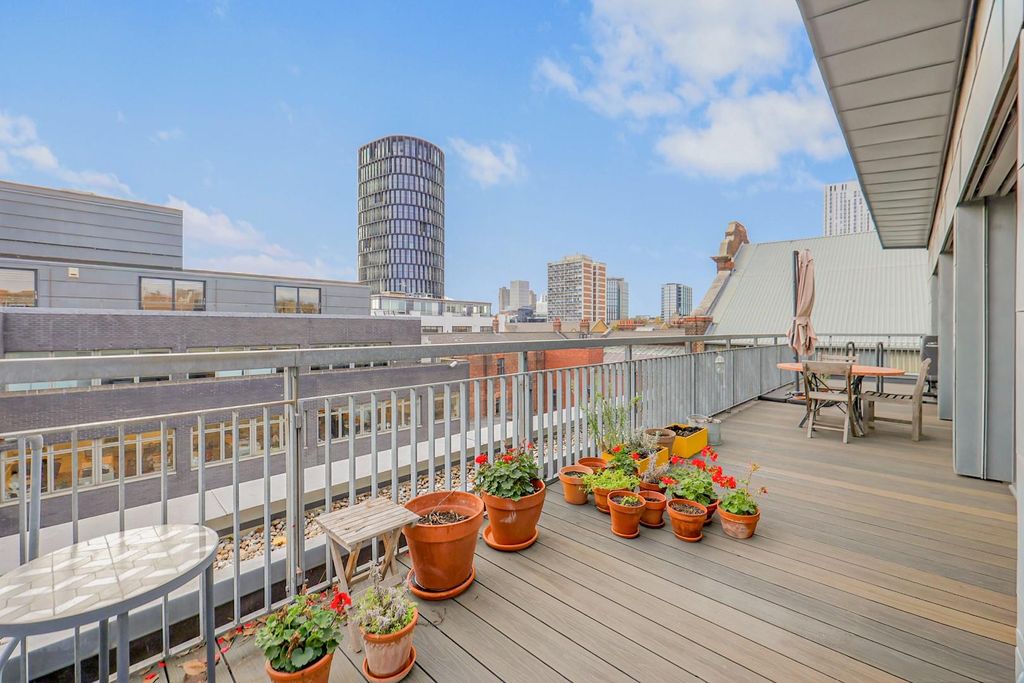 Property photo 3 of 14 N.Jpg