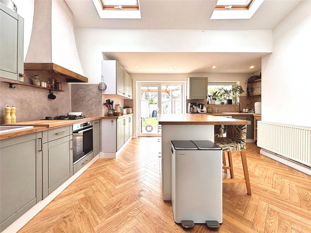 Property photo 3 of 27 Kitchen