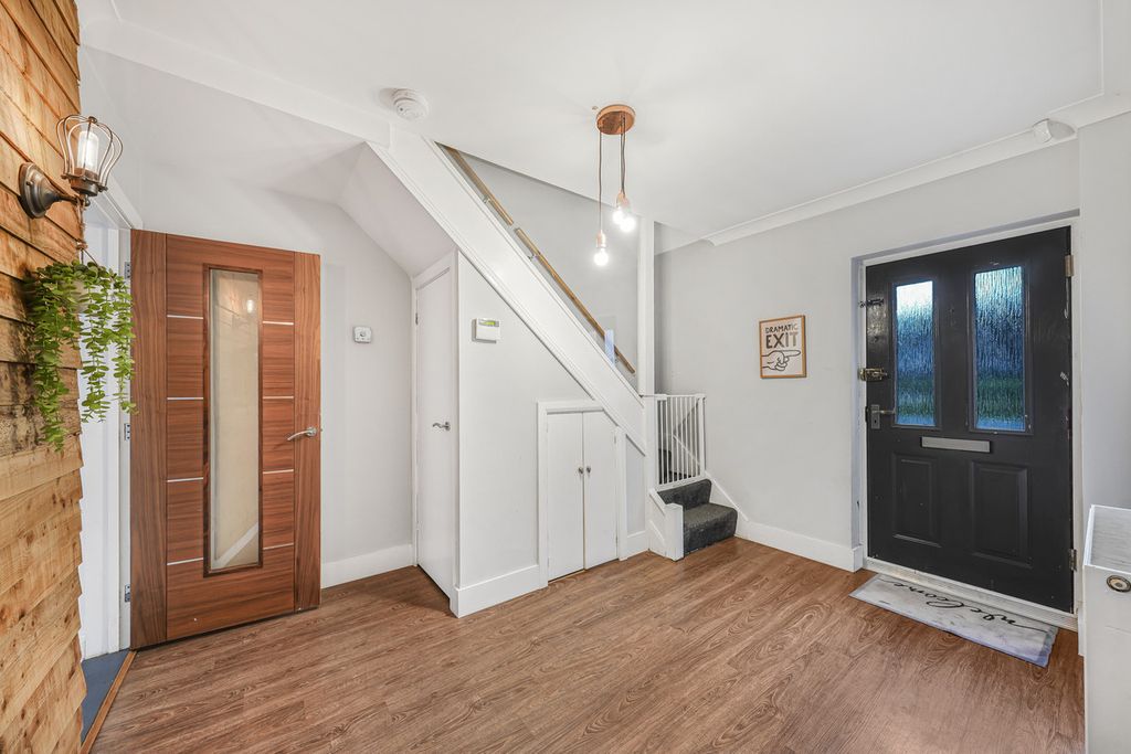 Property photo 2 of 33