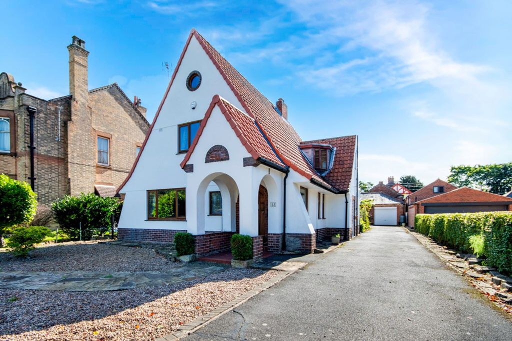 Property photo 1 of 18