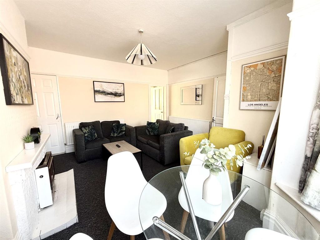 Property photo 3 of 14 0B02c901-88B5-484A-9B55-3012E853cc91.Jpg