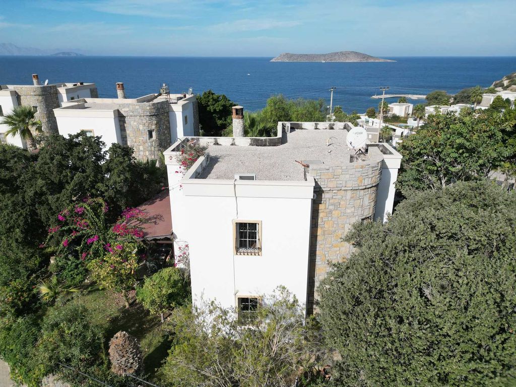 Property photo 1 of 25 A Pretty Duplex Furnished Bodrum Villa For Sale - A Pretty Duplex Villa Near The Sea
